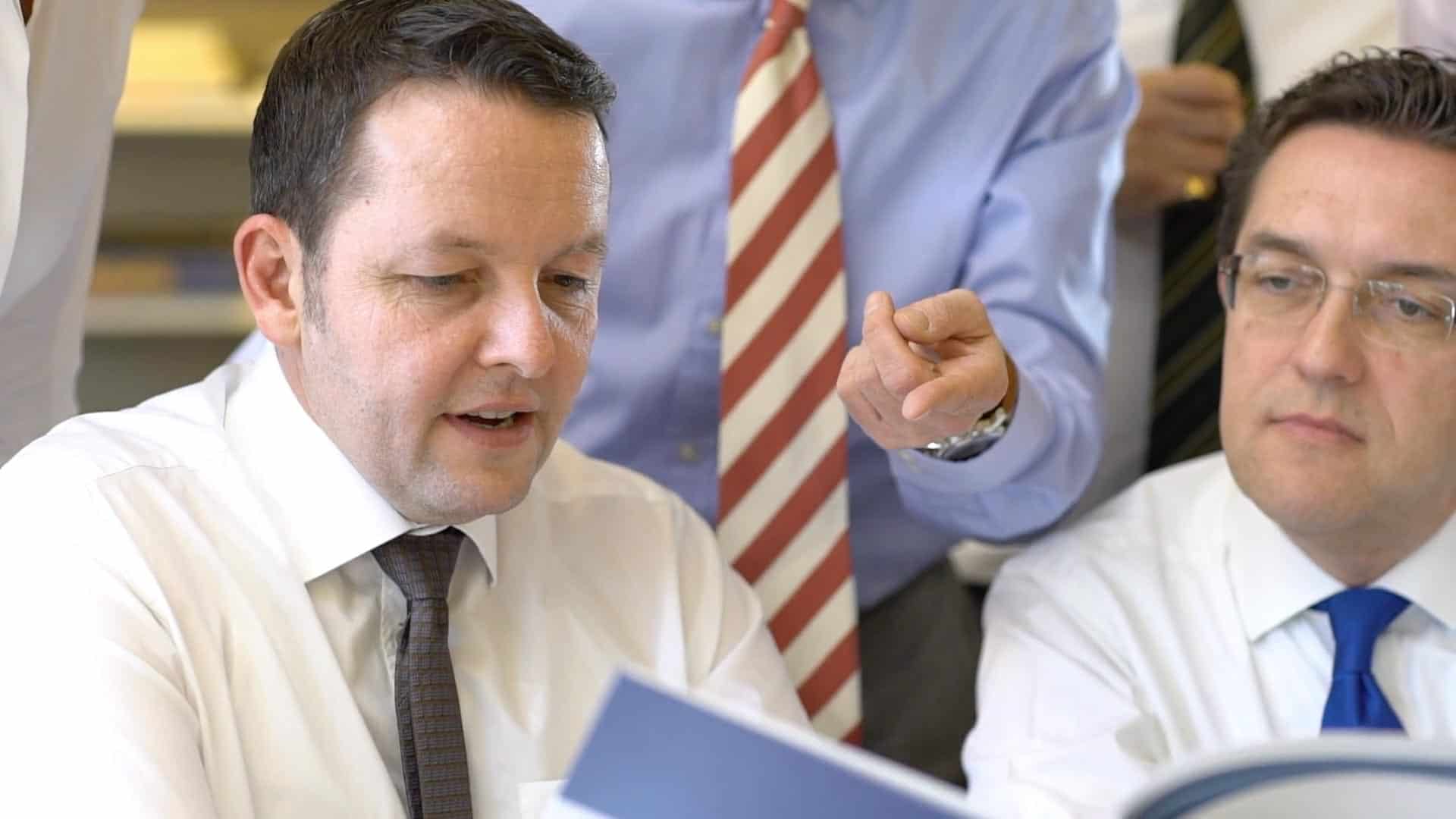 KERN M&A Beratung Ingo Claus bei einer Besprechung zum Unternehmensverkauf mit Thomas Doerr