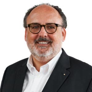 Portrait von KERN Gründer und Spezialist Nils Koerber lächelnd