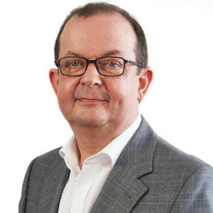 Portrait von KERN Spezialist Norbert Lang lächelnd