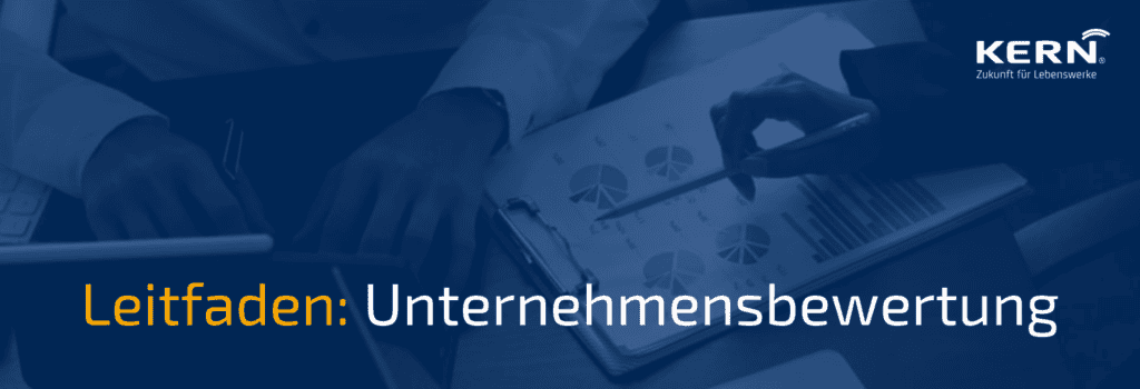 Unternehmensbewertung-Unternehmenswert-ermitteln-am-Schreibtisch