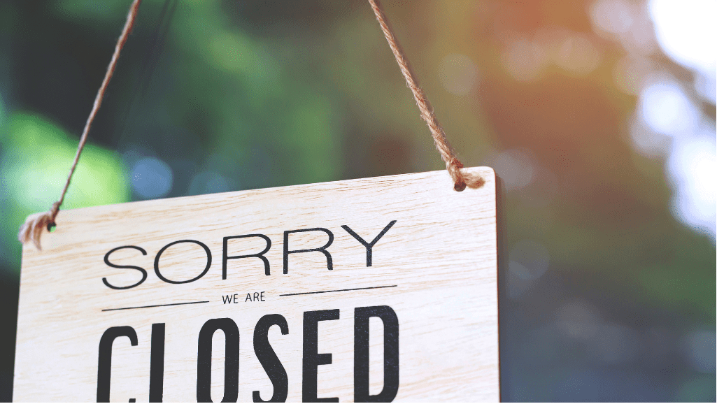 Ein Schild mit der Aufschrift "Sorry we are Closed"
