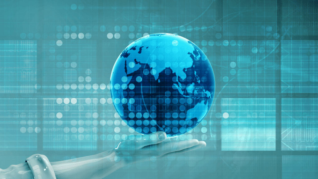 Eine Weltkugel liegt in einer Hand.